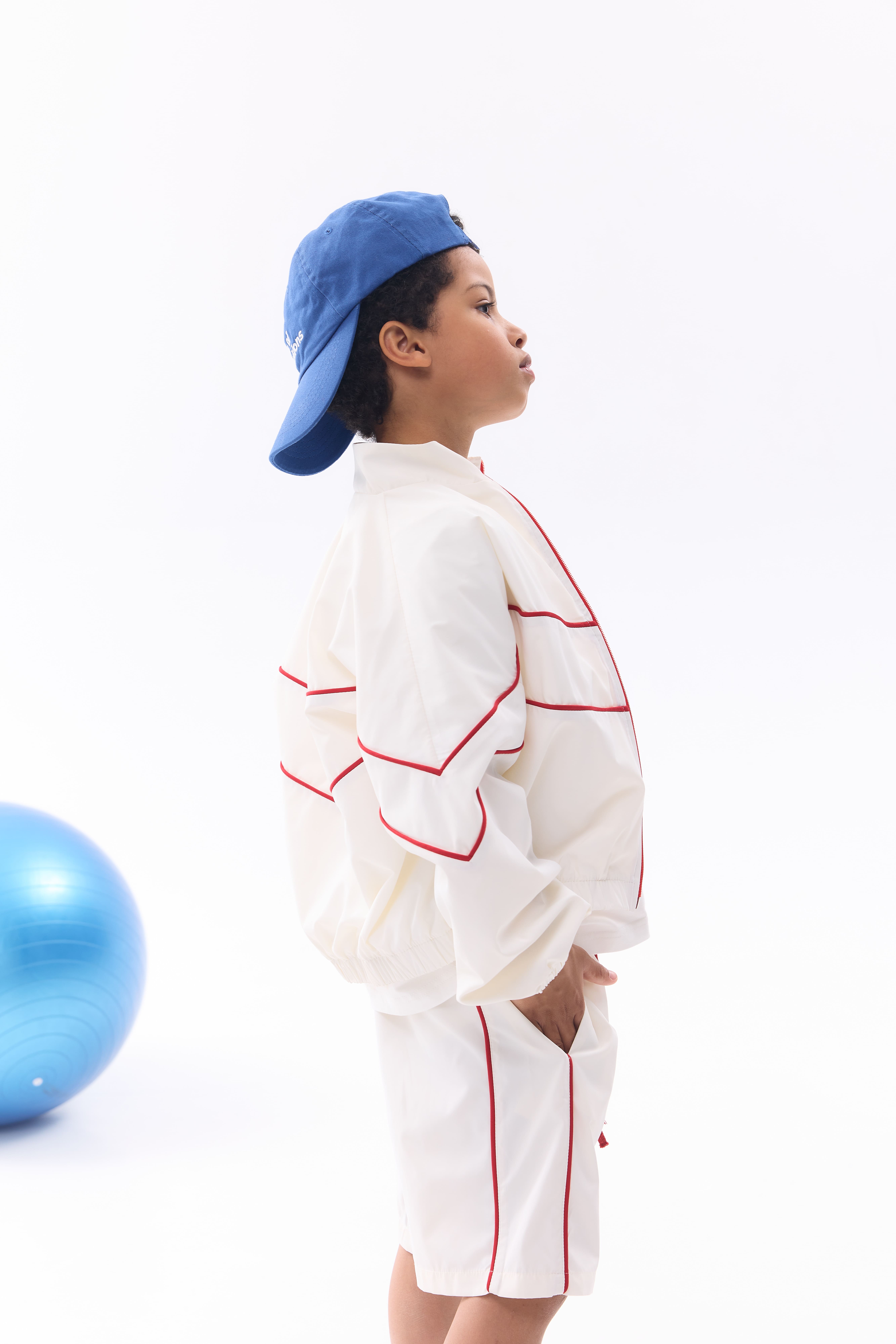 Легкий бомбер з плащівки BOY молочний 